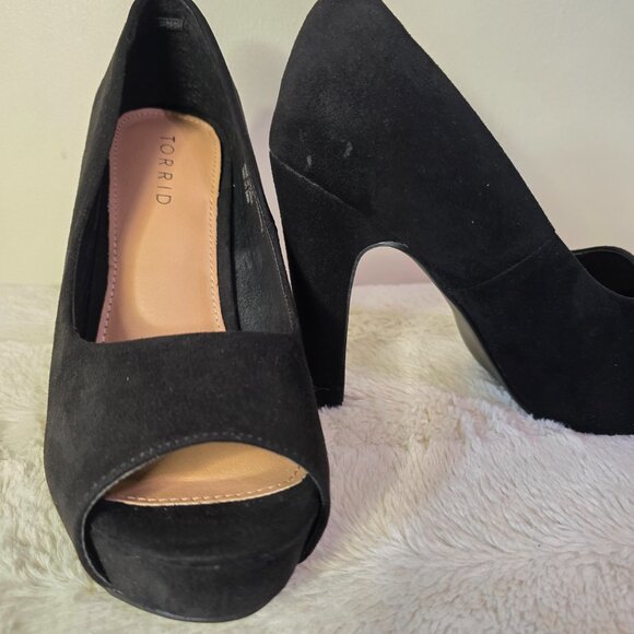 Torrid - 8 - Black Vegan Suede - Platform Peep Toe Heel - Picture 5 of 16